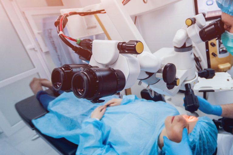 Dr. KARIM BAÑON Clínica Oftalmológica Granollers barcelona cirugía parpados blefaroplastia